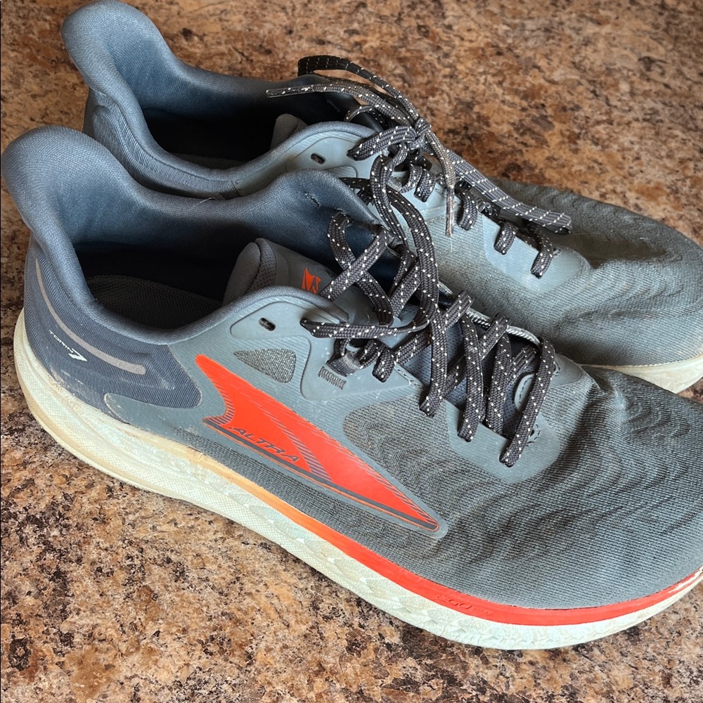 Men’s 10.5 Altra Running Shoes